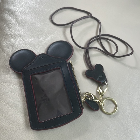 Disney Travelers Mickey Mouse Happy Lanyard - Picture 1 of 6